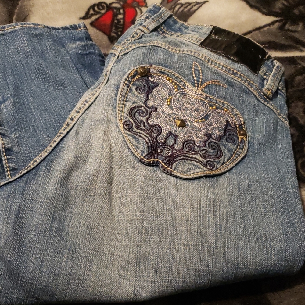 Light blue apple bottom and Light gray jeans